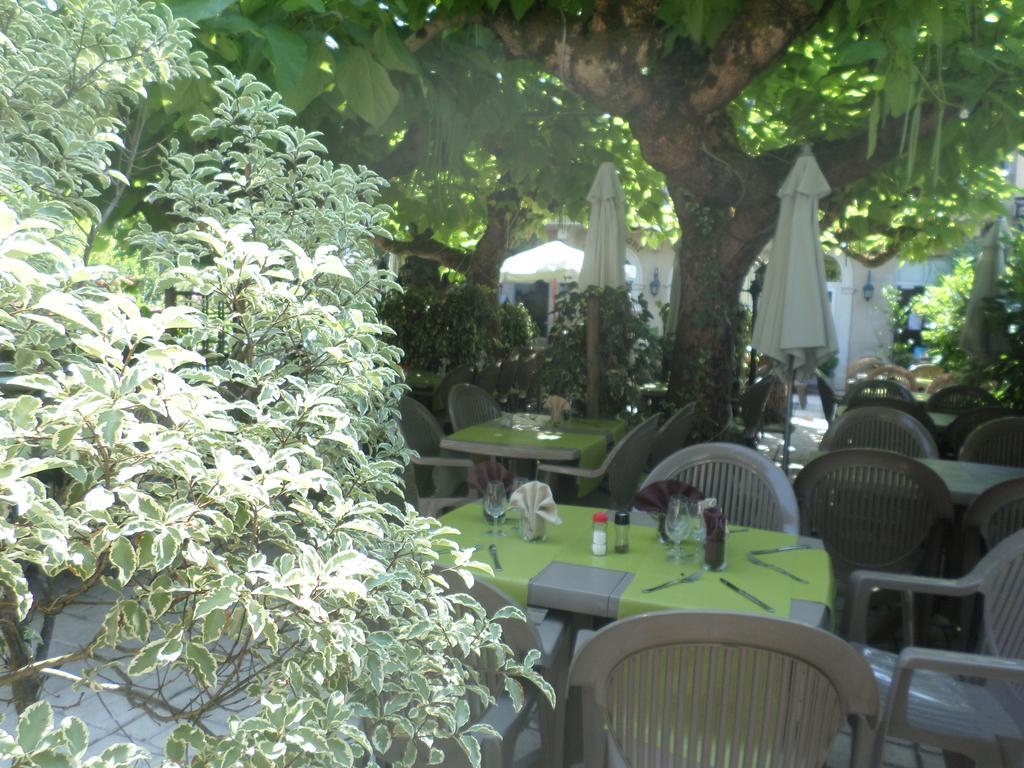 Appart'Hôtel Les Tilleuls Saint-Macaire Exterior foto