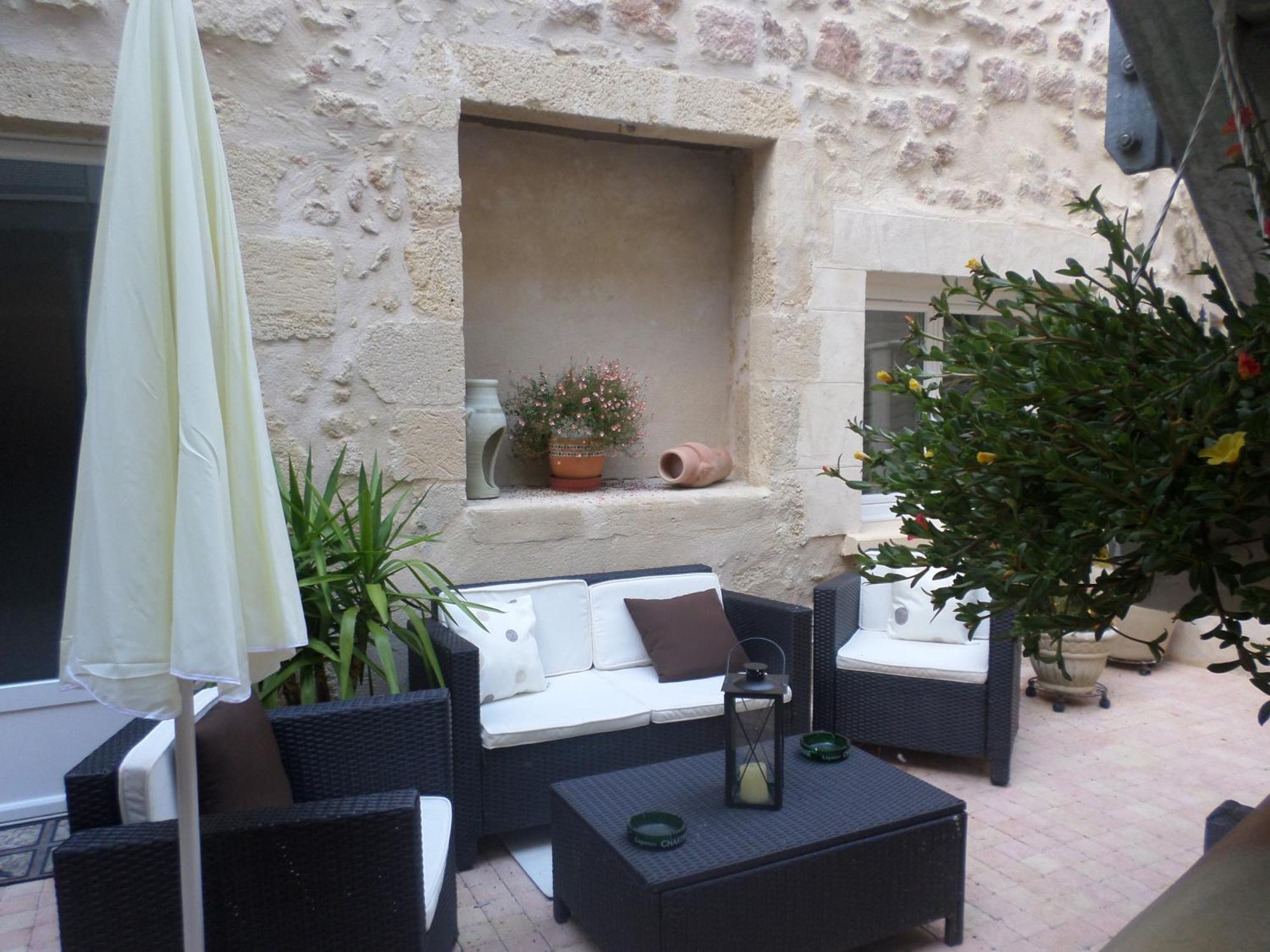 Appart'Hôtel Les Tilleuls Saint-Macaire Exterior foto